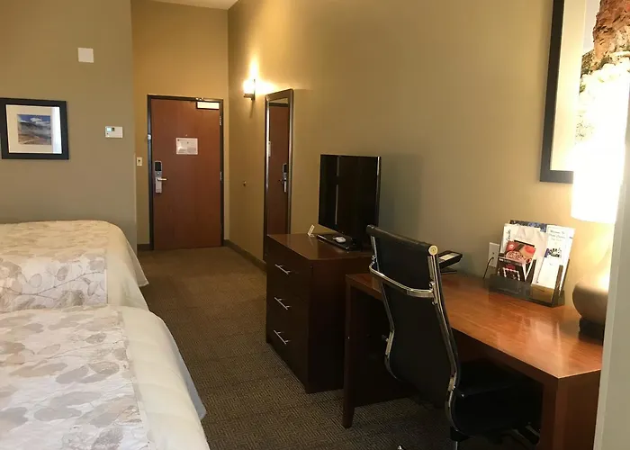 Hotel Heartland And Wheatland