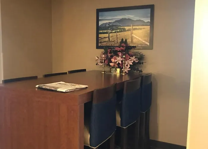 Hotel Heartland And Wheatland